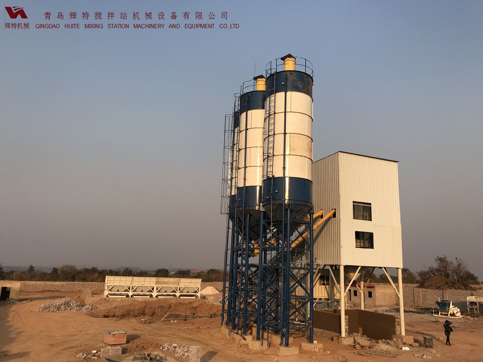 輝特混凝土攪拌站HZS120采用國內(nèi)外知名品牌，大大降低了設(shè)備故障率